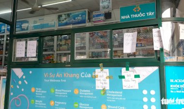 Khẩu trang y tế, nước rửa tay loạn giá, cháy hàng vì virus corona